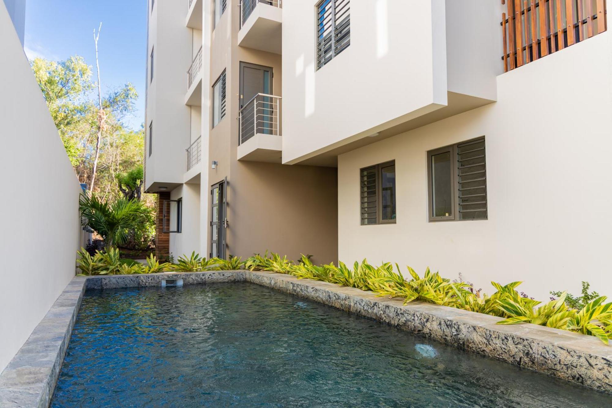 Luxury Tropical Oasis 3 Bedroom With Pool Close To Apartment *