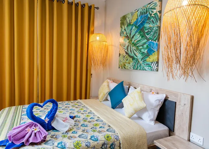 Luxury Tropical Oasis 3 Bedroom With Pool Close To Beach