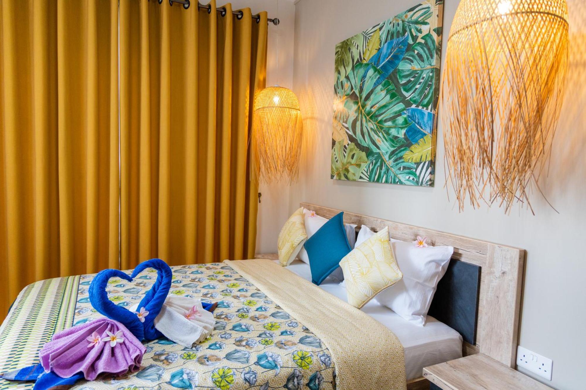 Apartment Luxury Tropical Oasis 3 Bedroom With Pool Close To