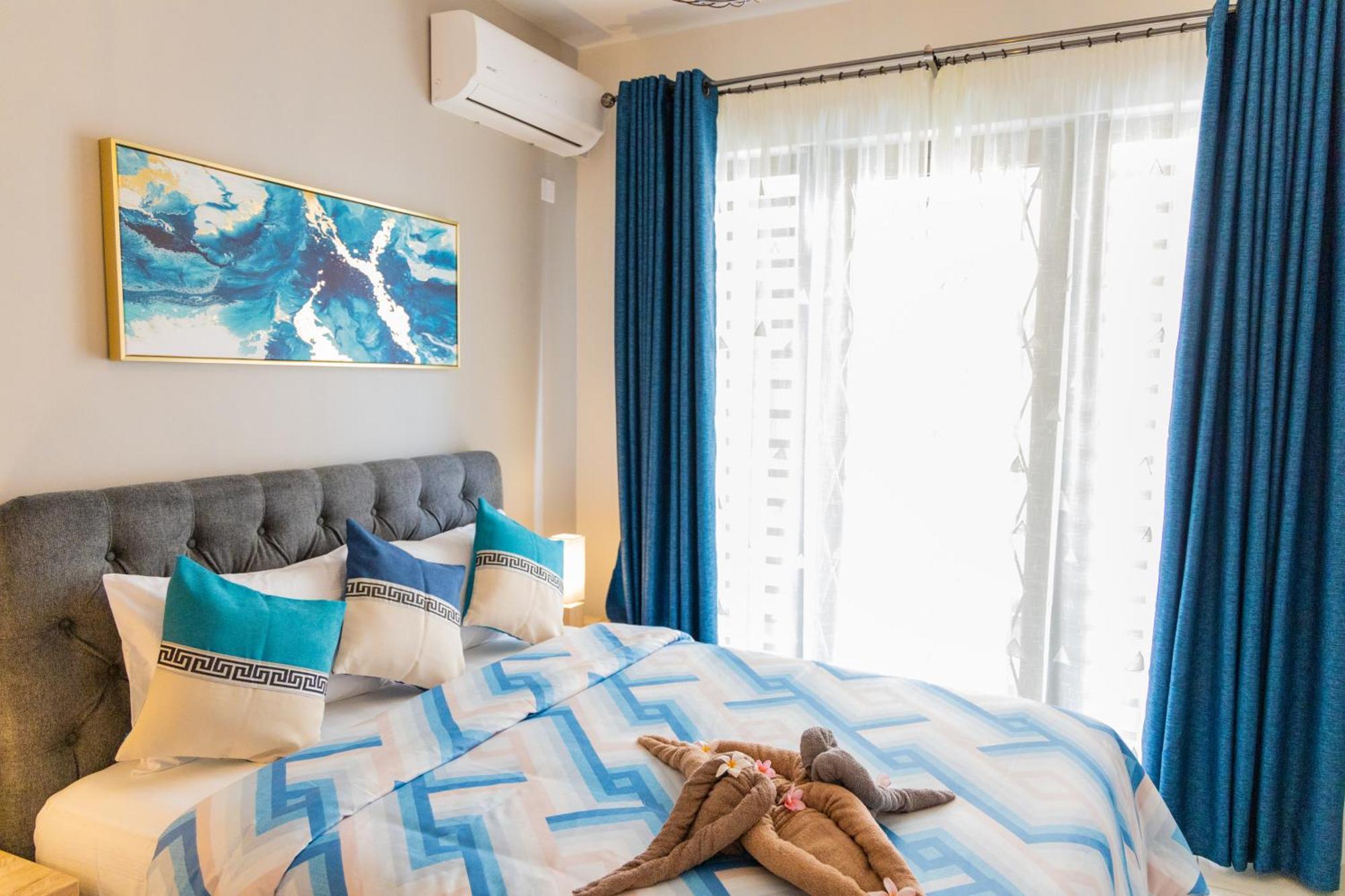 Luxury Tropical Oasis 3 Bedroom With Pool Close To Apartment