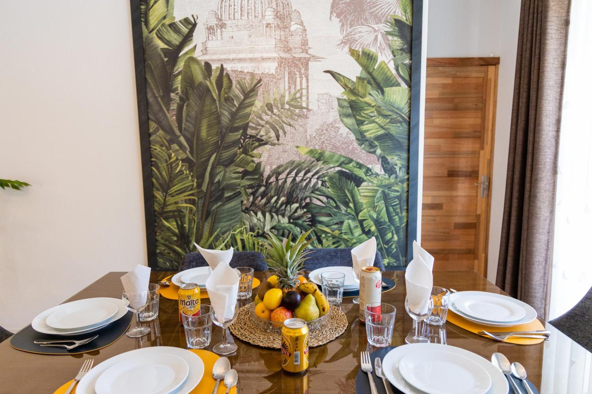 Luxury Tropical Oasis 3 Bedroom With Pool Close To Apartment