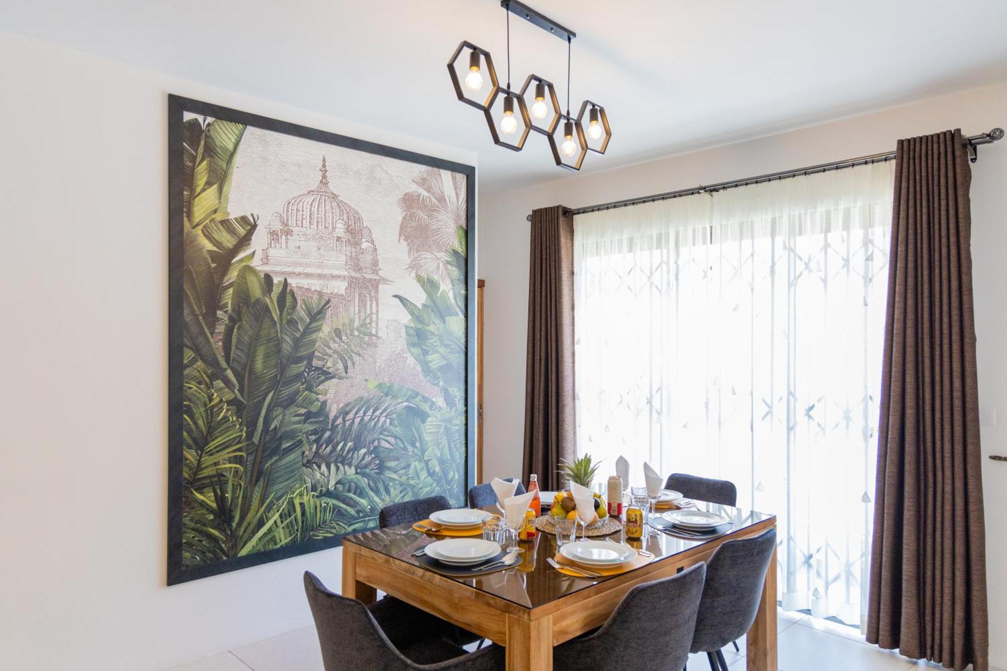 Luxury Tropical Oasis 3 Bedroom With Pool Close To