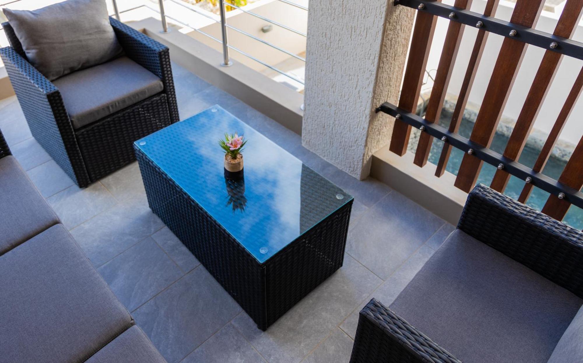 Luxury Tropical Oasis 3 Bedroom With Pool Close To Apartment