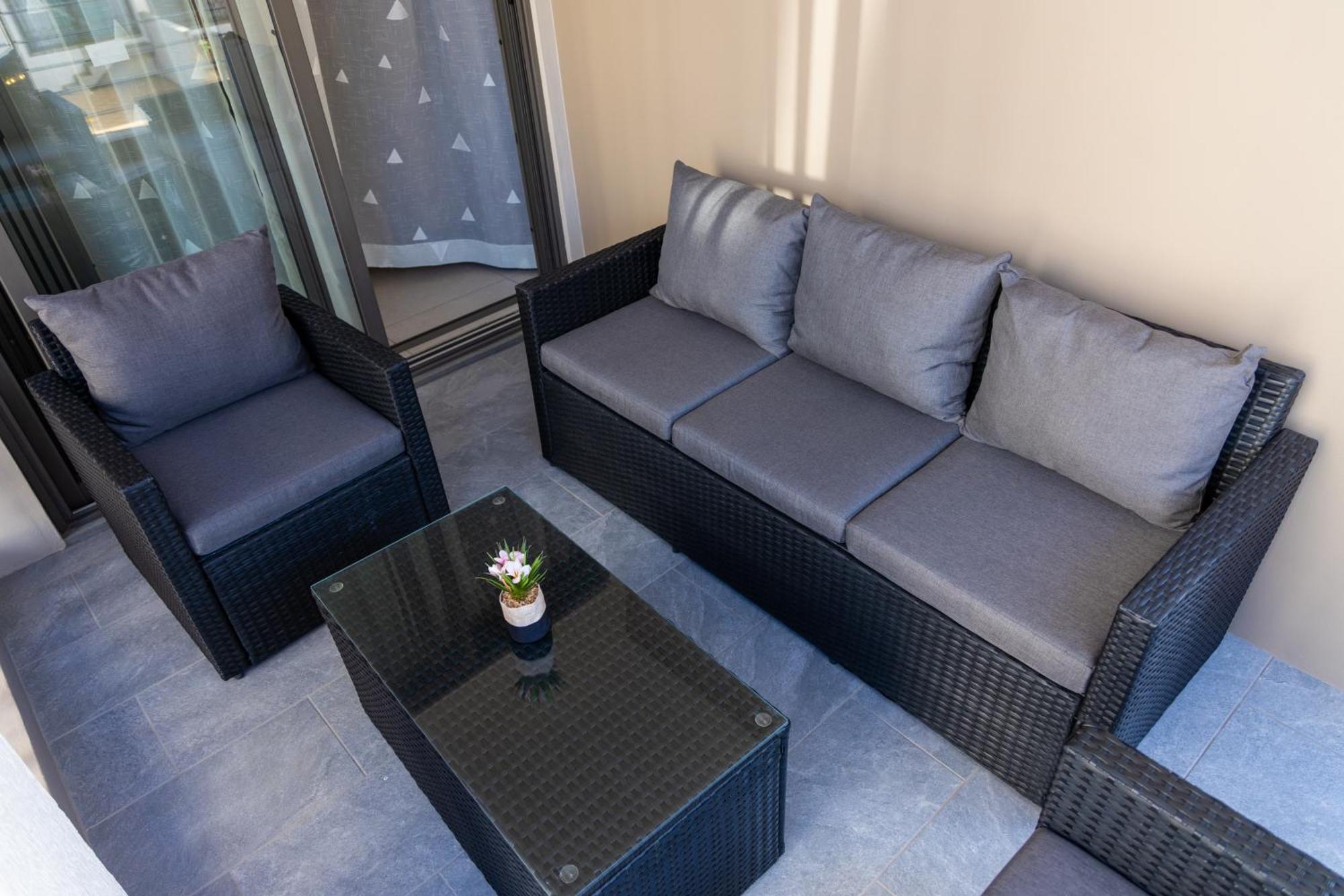 Apartment Luxury Tropical Oasis 3 Bedroom With Pool Close To